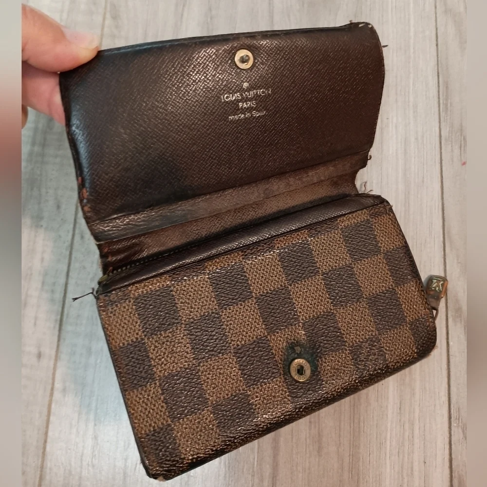 Louis Vuitton Tresor damier wallet